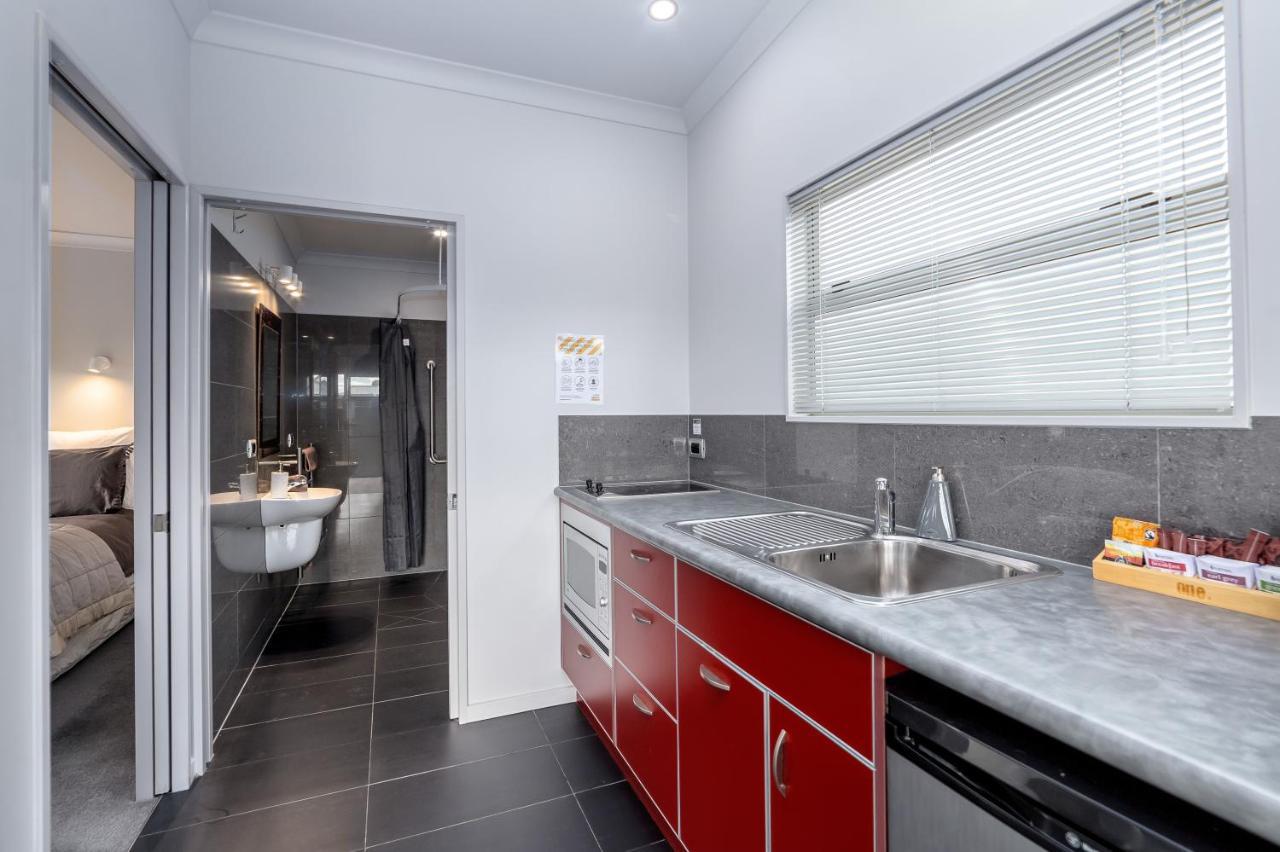 Villa Two Four Cologne Martinborough Esterno foto
