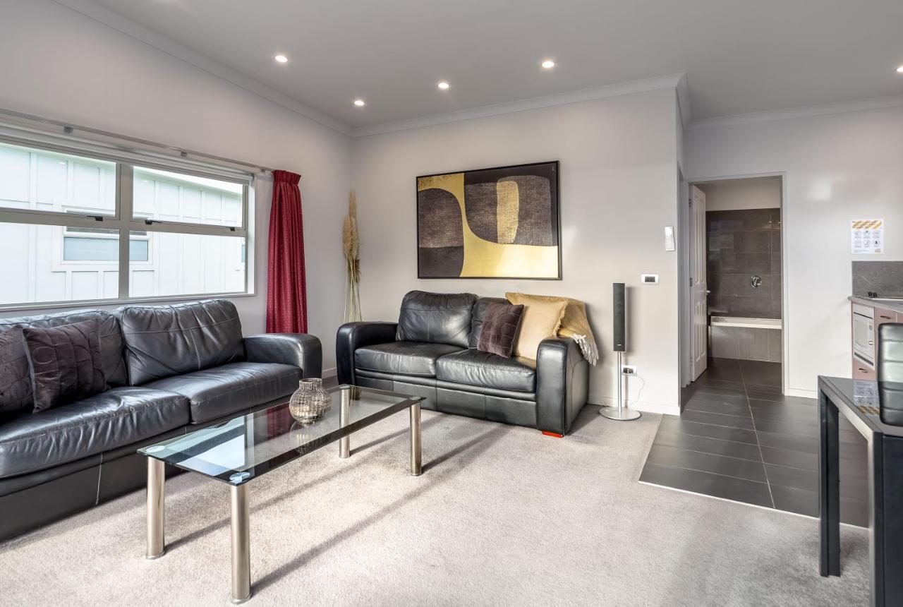 Villa Two Four Cologne Martinborough Esterno foto