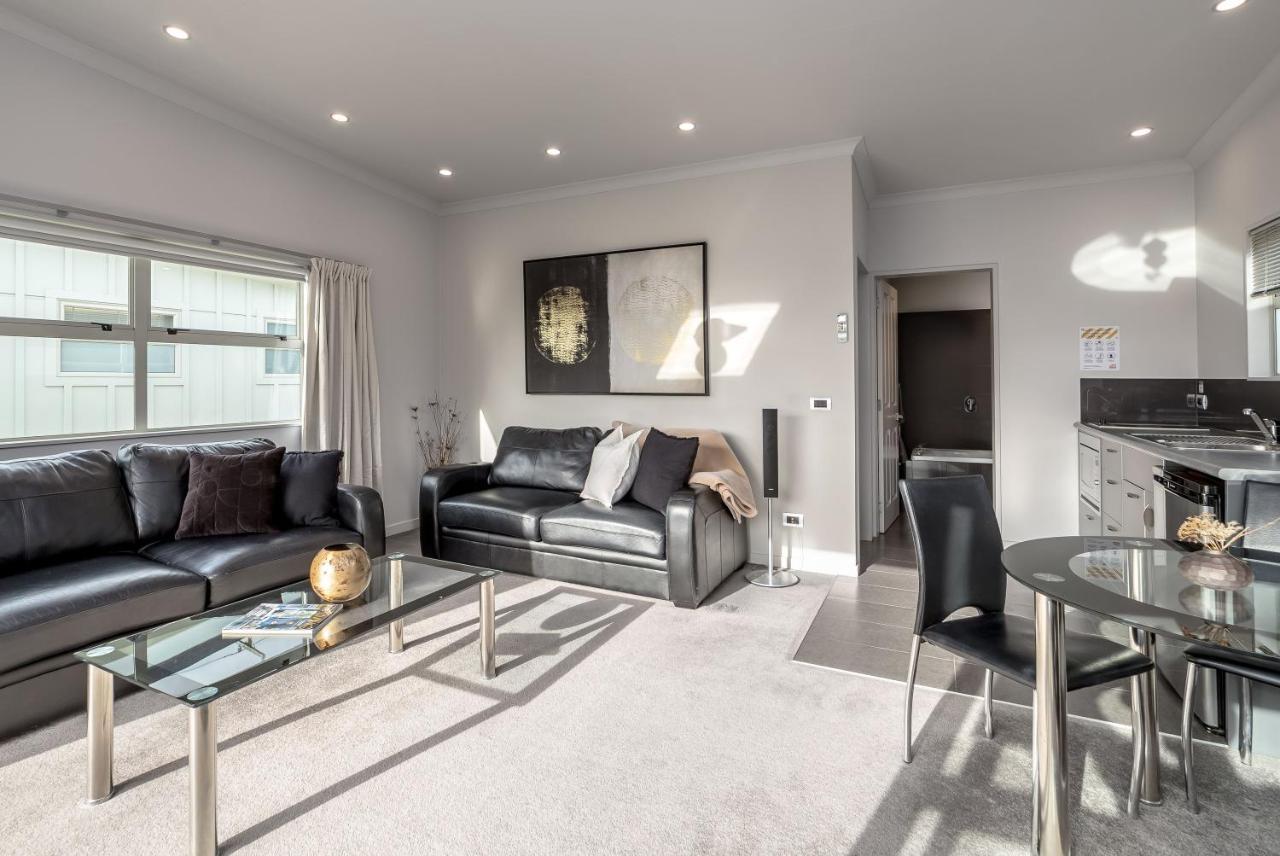 Villa Two Four Cologne Martinborough Esterno foto