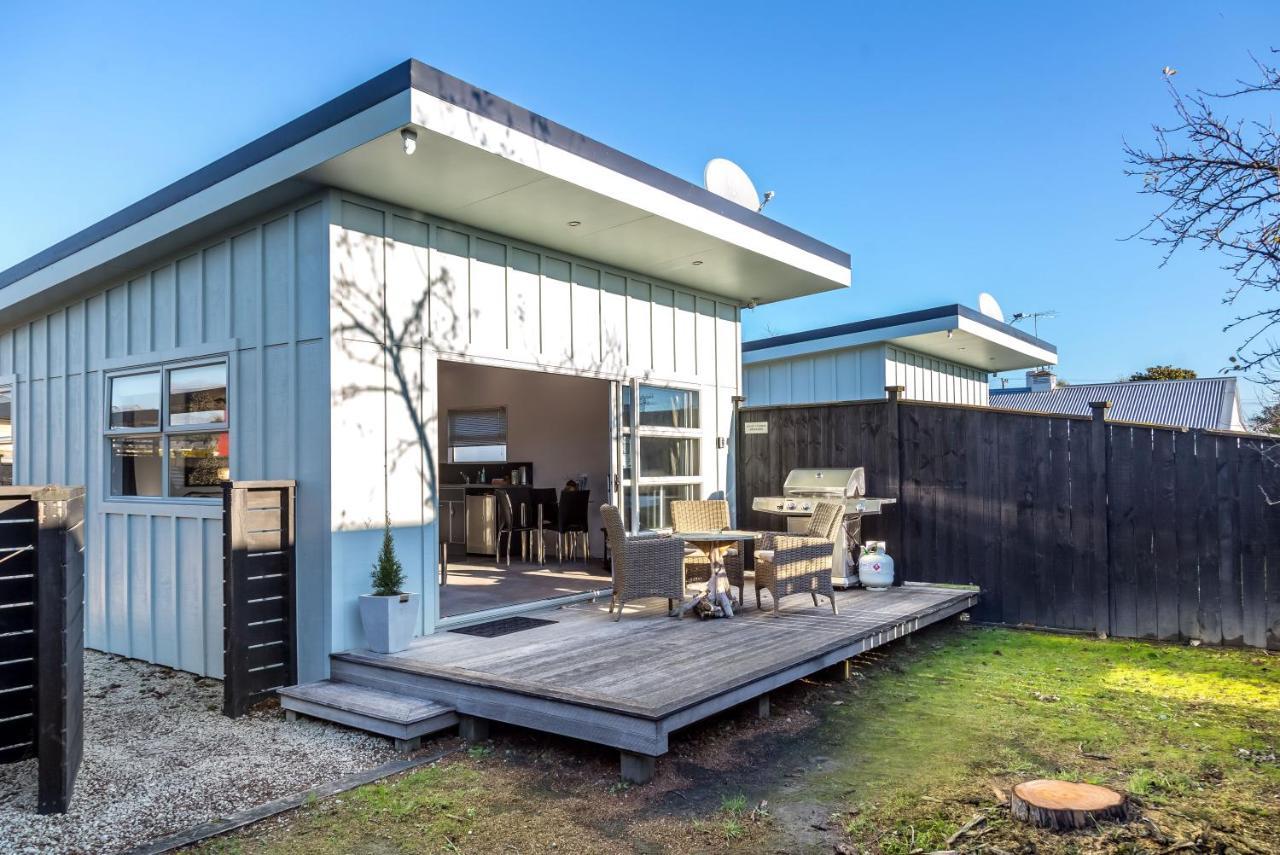 Villa Two Four Cologne Martinborough Esterno foto
