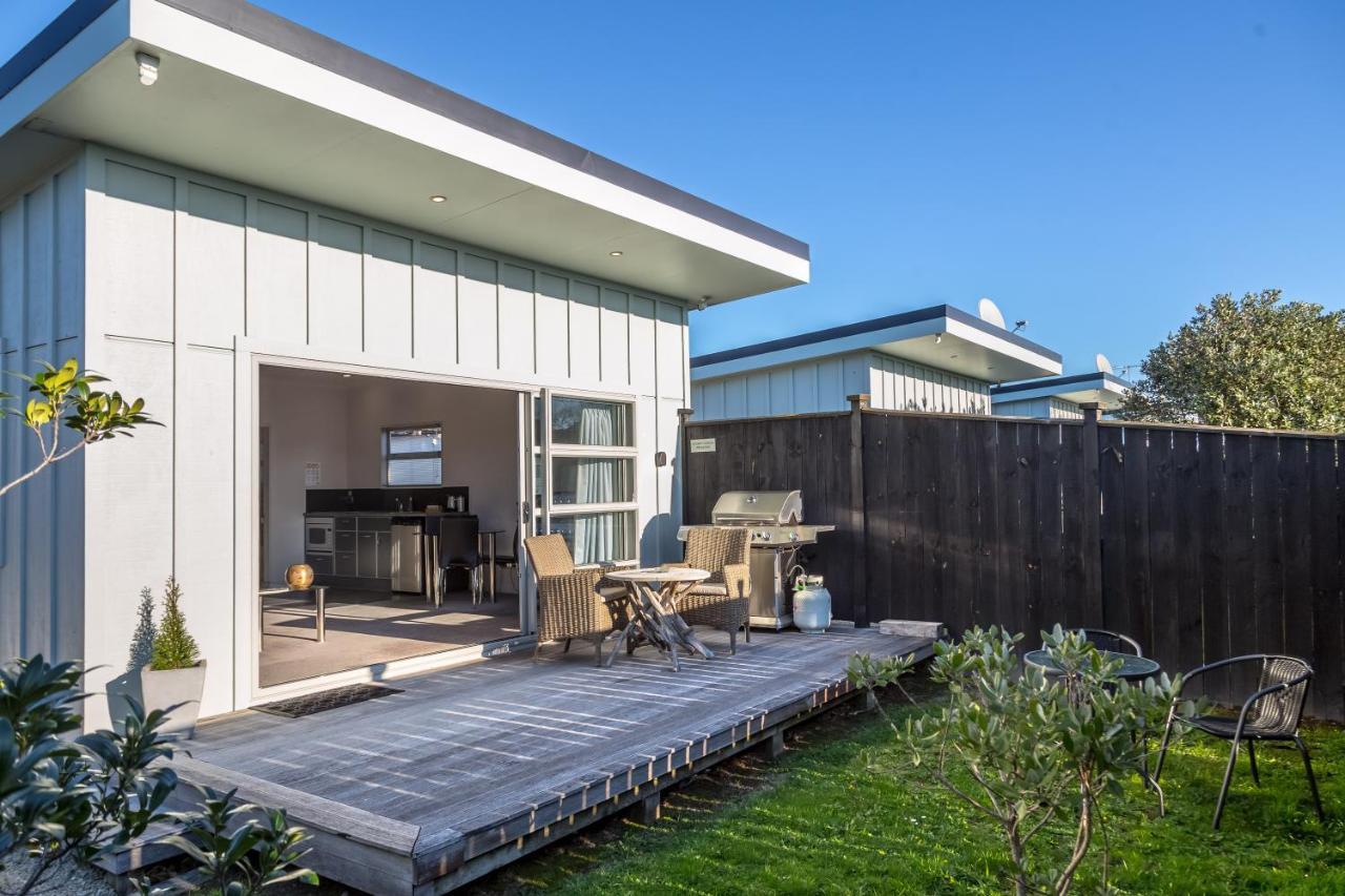 Villa Two Four Cologne Martinborough Esterno foto