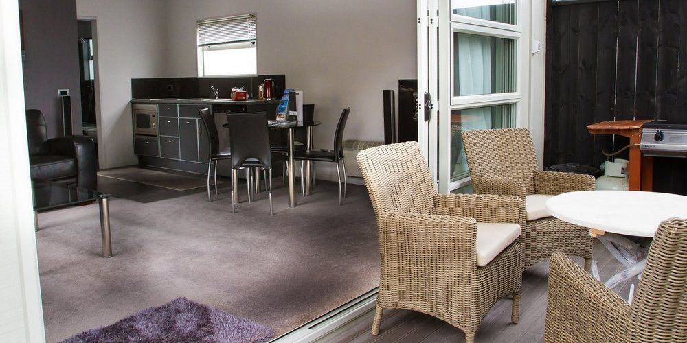 Villa Two Four Cologne Martinborough Esterno foto